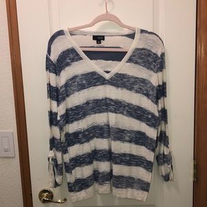 Light weight sweater size xl